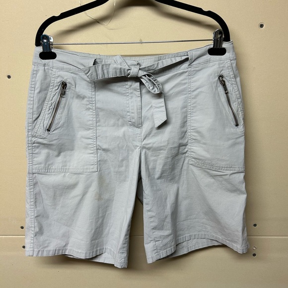 2/$20❤️- SHORTS | Women’s Cleo Petite shorts size 10 - Picture 1 of 4
